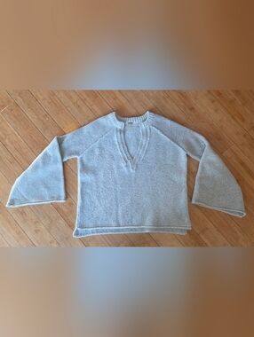 Free People Light Gray Deep V-Neck Bell Sleeve Pullover Sweater XS